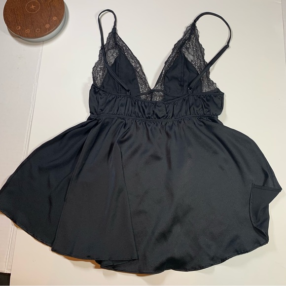 XS Victoria’s Secret black satin and lace camisole w side slits - Picture 7 of 11